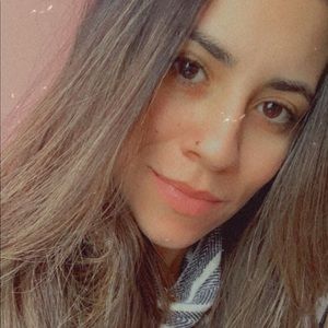 Meet your Posher, Camila